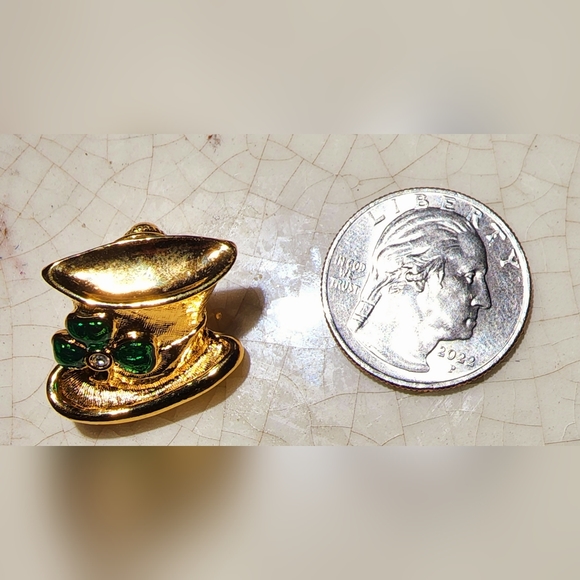 Vintage Avon Irish Shamrock Clover top hat gold tone unisex brooch, good luck - Picture 4 of 5